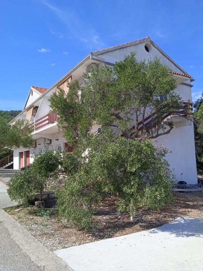 Apartments Irena Божава Экстерьер фото