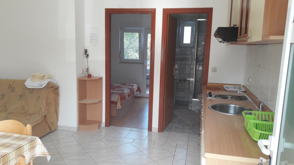 Apartments Irena Божава Экстерьер фото